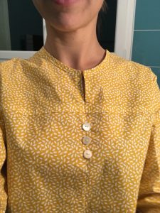 nom d'une couture chemise jaune burda couture facile automne hiver 2015 2016 boutonniere