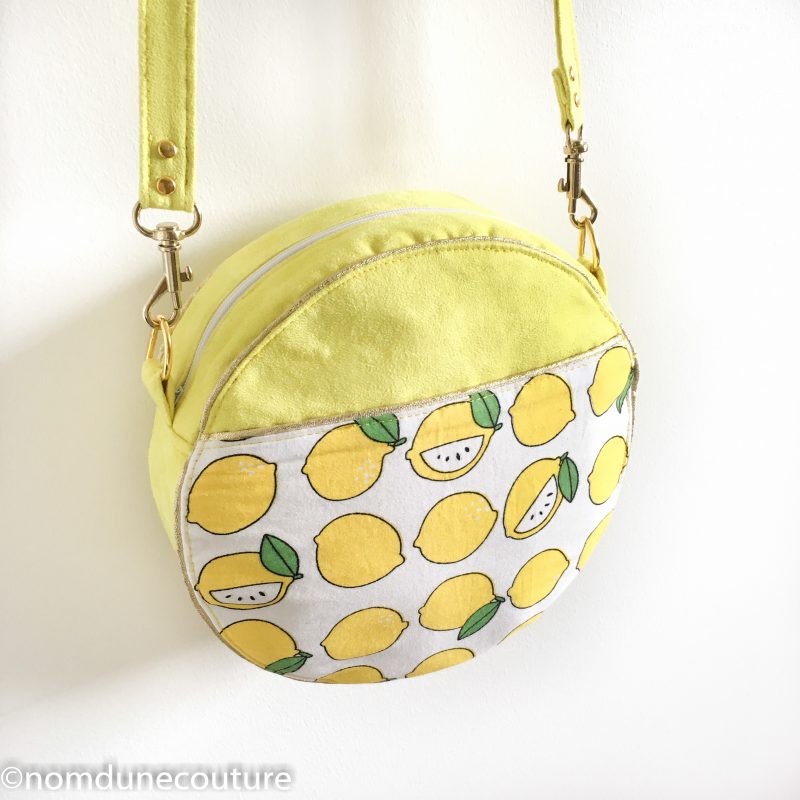tuto sac rond sun en suédine jaune et citrons avec passepoil